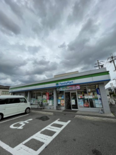 コンビニ　ファミリーマート 堺鳳西町店（コンビニ）まで301m
