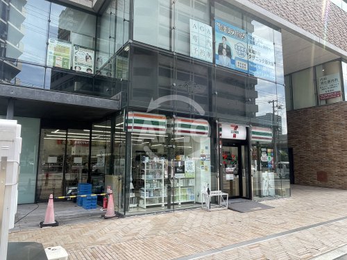 コンビニ　セブンイレブン 新大阪ブリックビル店（コンビニ）まで200m
