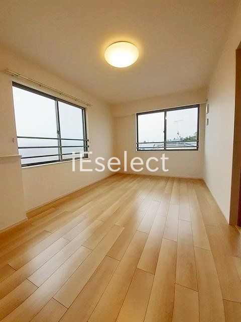 居室・リビング　2面採光で明るいリビングです