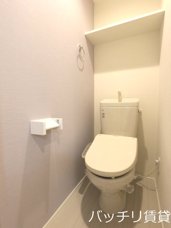 トイレ　別号室タイプの為、現状を優先致します。