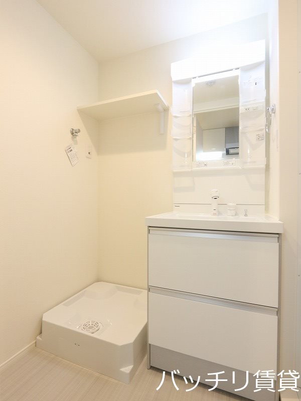 洗面設備　別号室タイプの為、現状を優先致します。