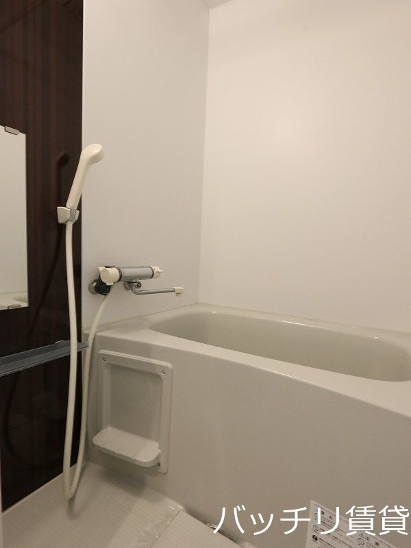 バス・シャワールーム　別号室タイプの為、現状を優先致します。