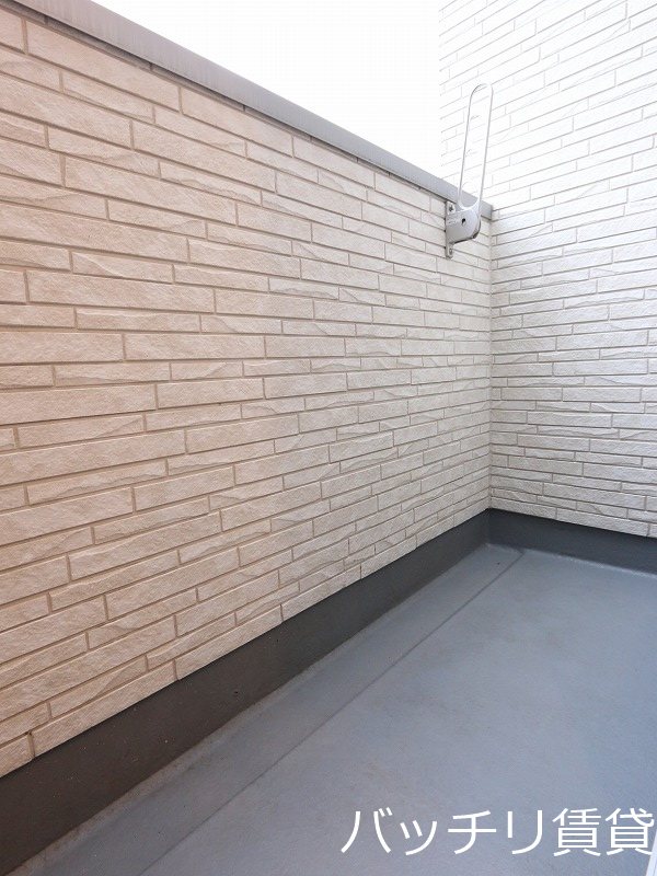 バルコニー　別号室タイプの為、現状を優先致します。