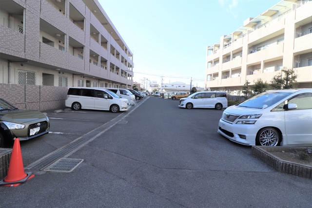 駐車場　敷地内駐車場