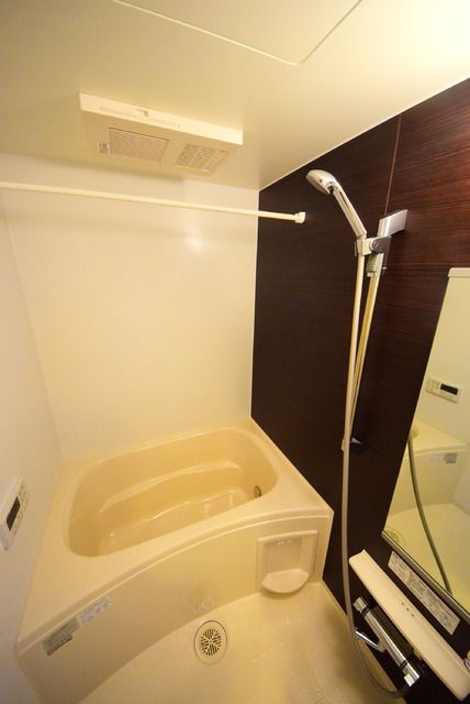 バス・シャワールーム　同物件別部屋写真
