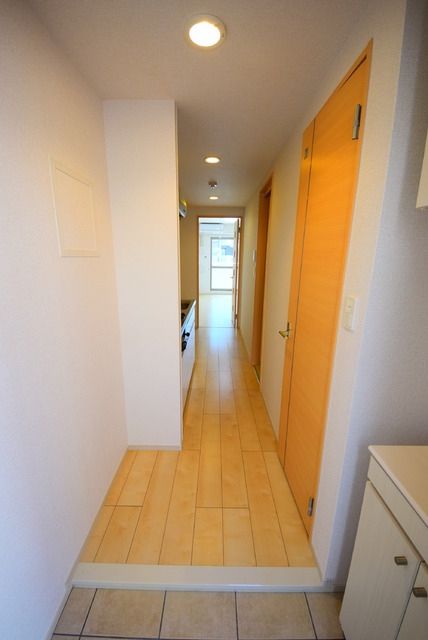 玄関　同物件別部屋写真