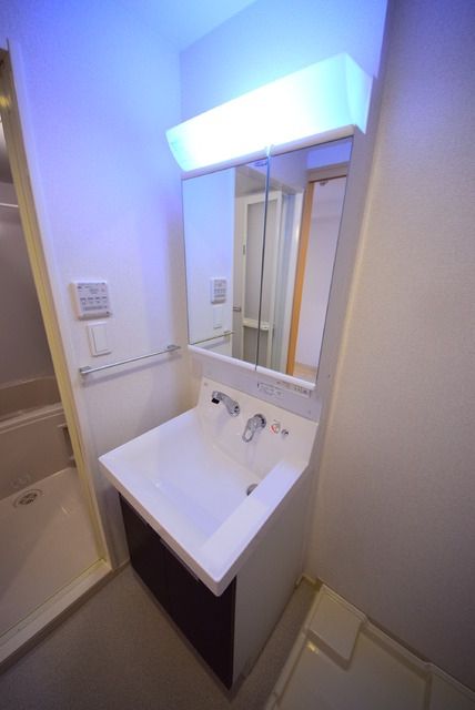 洗面設備　同物件別部屋写真
