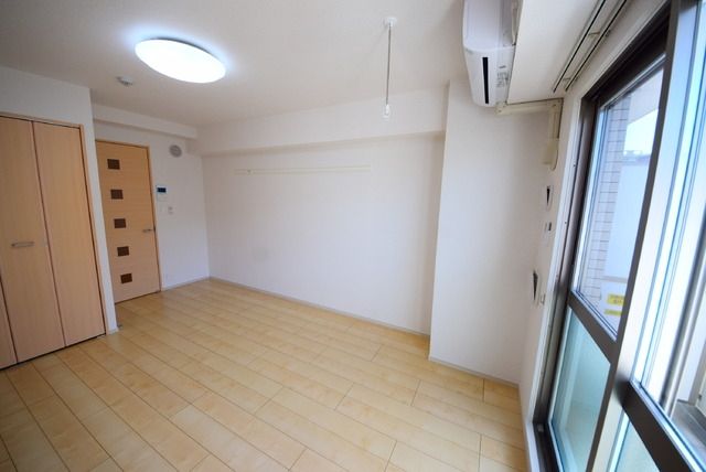 居室・リビング　同物件別部屋写真