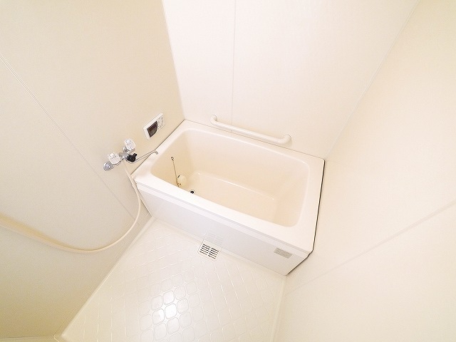 バス・シャワールーム　落ち着いた空間のお風呂です