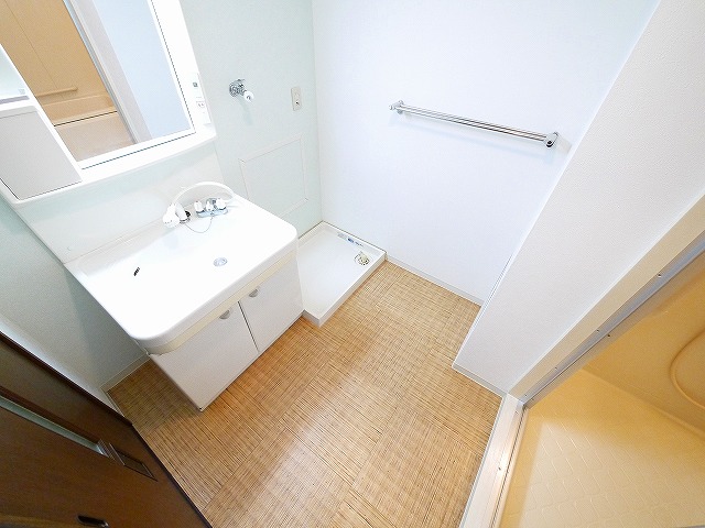 洗面設備　脱衣スペースもあります