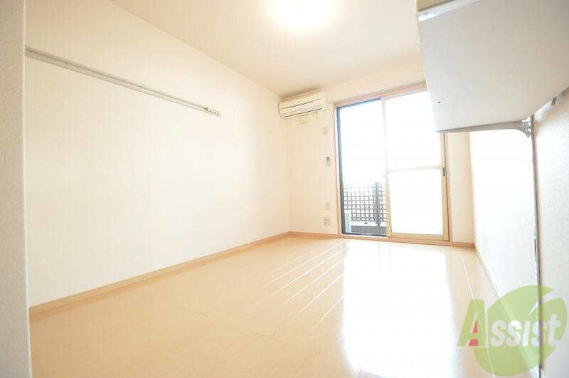 その他部屋・スペース　窓があるので風通しが良く、快適な睡眠がとれそうですね。