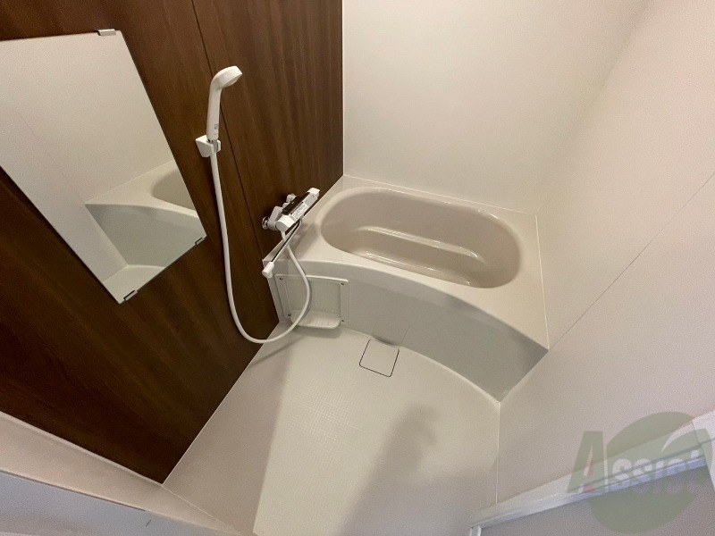 バス・シャワールーム　お風呂になります。一日の疲れを癒してくださいね。