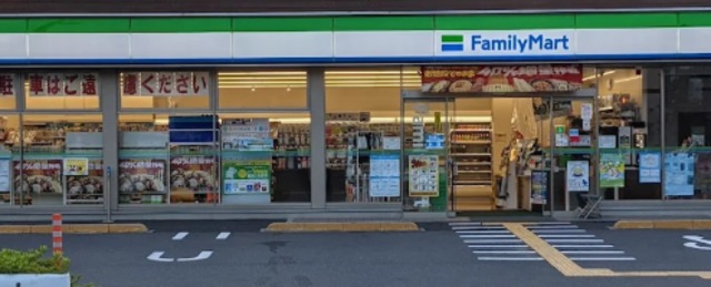 コンビニ　ファミリーマート蕨塚越三丁目店（コンビニ）まで510m