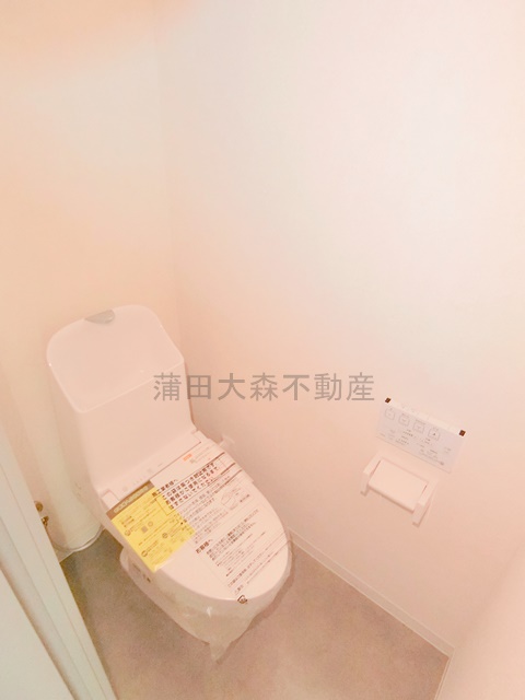 トイレ　温水洗浄便座付きのトイレ