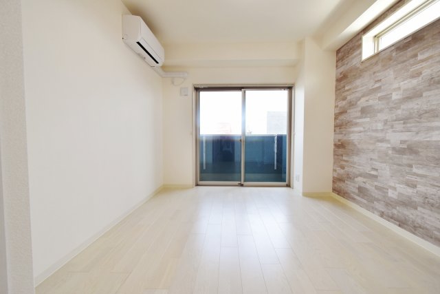 RYOWA RESIDENCEの居間写真