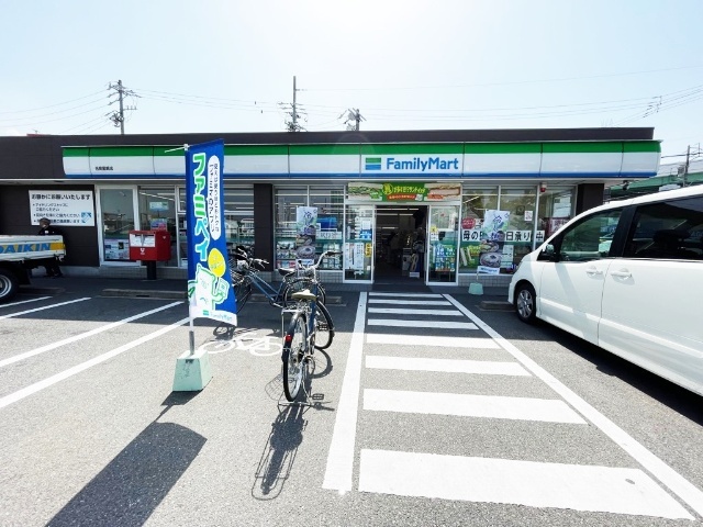 コンビニ　ファミリーマート名南星崎店（コンビニ）まで350m
