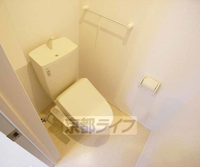 トイレ　勿論ウォッシュレット付き