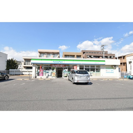 コンビニ　ファミリーマート名東本通三丁目店（コンビニ）まで537m