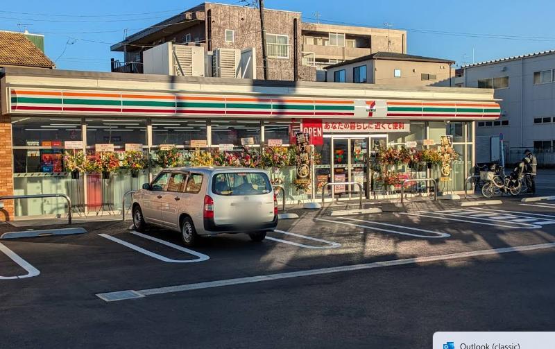 コンビニ　セブン-イレブン 足立加平２丁目南店（コンビニ）まで110m
