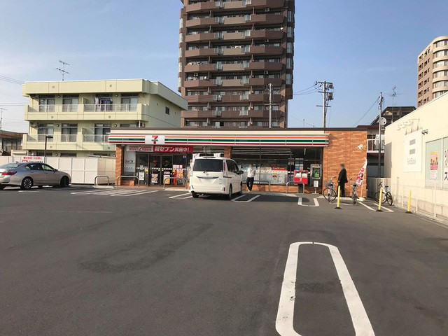 コンビニ　セブンイレブン虎丸店（コンビニ）まで804m