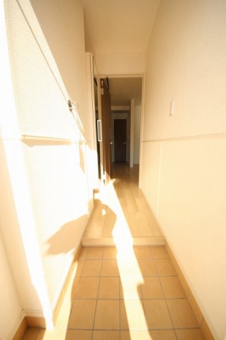 玄関　同施工会社同間取りのモデル写真です。現況優先といたします。