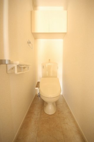 トイレ　同施工会社同間取りのモデル写真です。現況優先といたします。