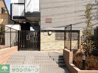レオパレスウィステリア都立家政の外観写真