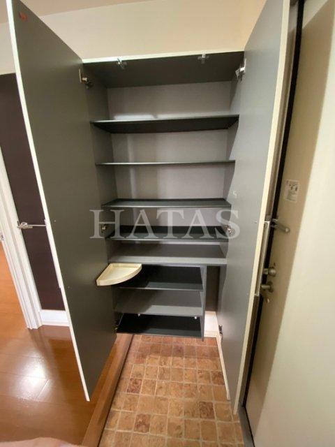 玄関　同物件別部屋です