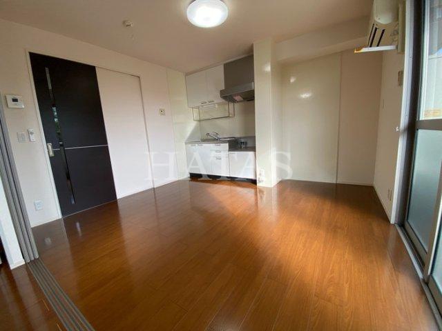 居室・リビング　同物件別部屋です