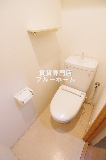 トイレ　ウォームレット付き！