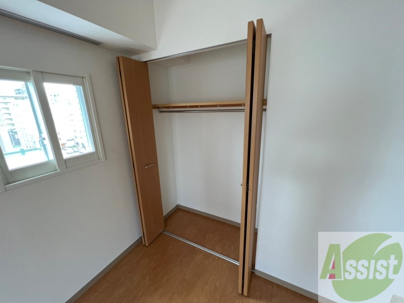 収納　寝室の収納です。部屋がすっきり片付きます。