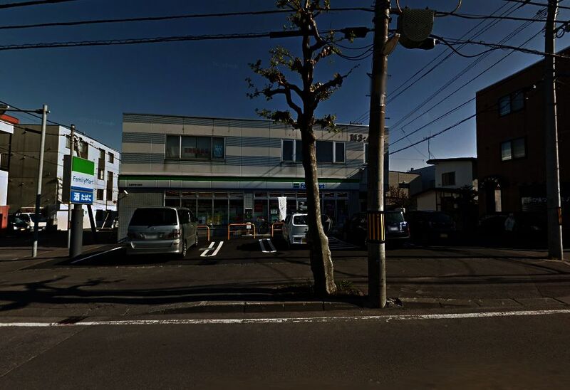 コンビニ　ファミリーマート札幌平岸3条店（コンビニ）まで307m