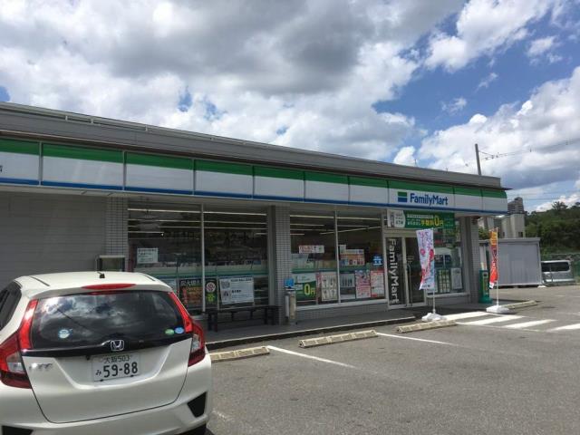 コンビニ　ファミリーマート（コンビニ）まで722m