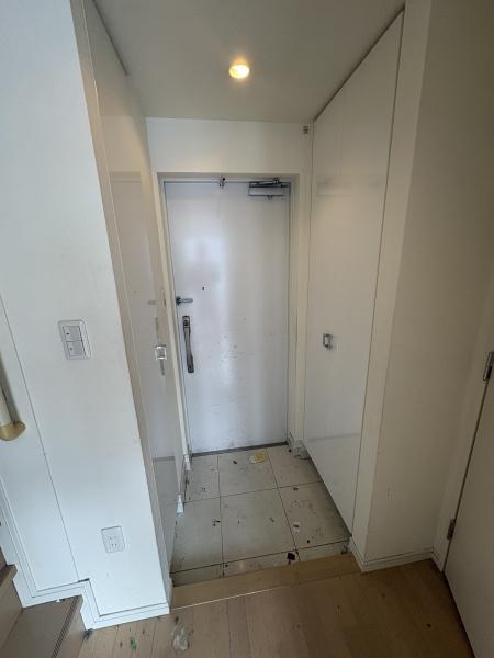玄関　※写真は清掃前です