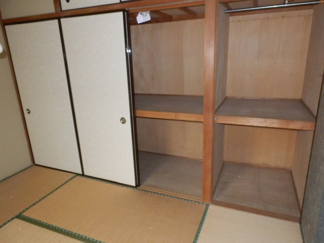 収納　押入