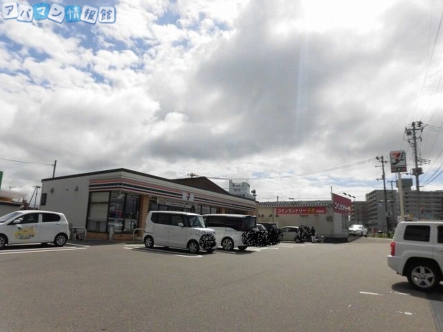 コンビニ　セブンイレブン新潟本馬越店（コンビニ）まで317m