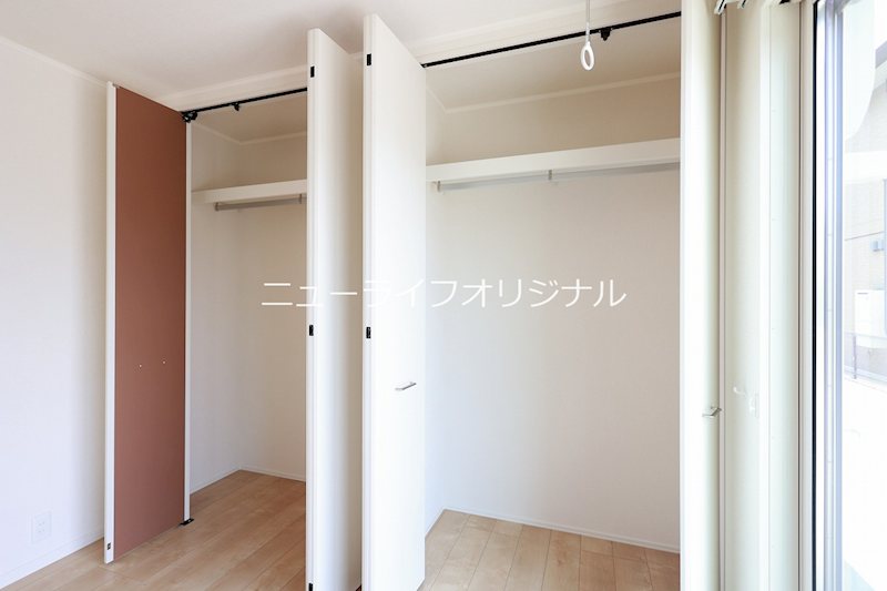 収納　仕切りがなく、丈の長いお洋服も収納できます♪