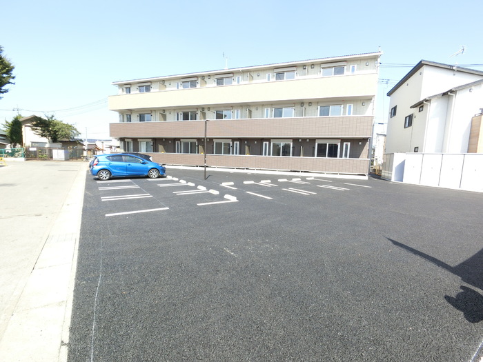 駐車場　１台／世帯 ご利用いただけます