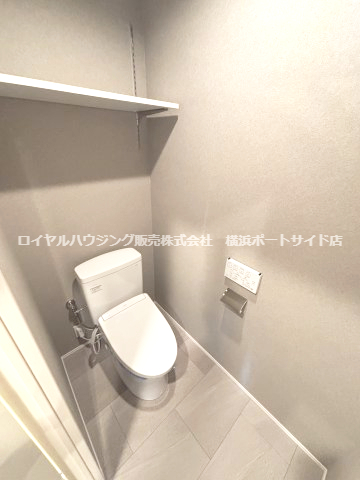 トイレ　※同タイプの室内写真となります(反転タイプ）