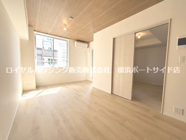 居室・リビング　※同タイプの室内写真となります(反転タイプ）