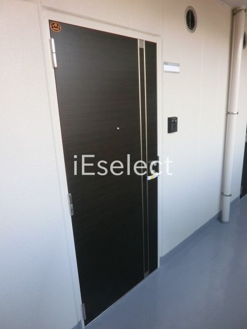 セキュリティ　インターフォン付きの玄関