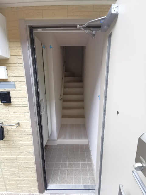 玄関　洋室別途参考写真