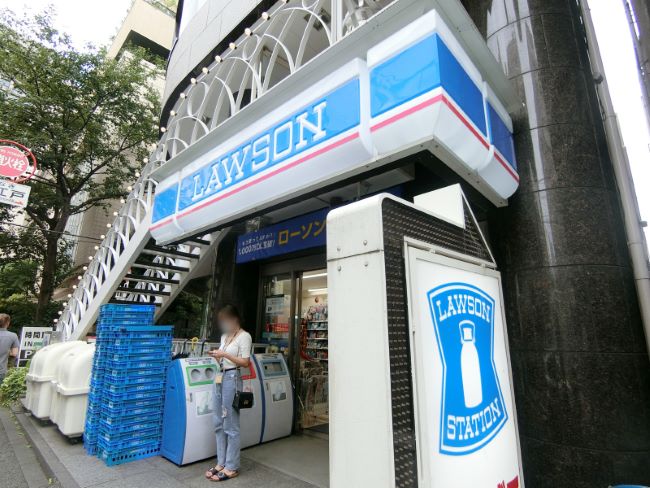 コンビニ　ローソン南青山二丁目店（コンビニ）まで151m