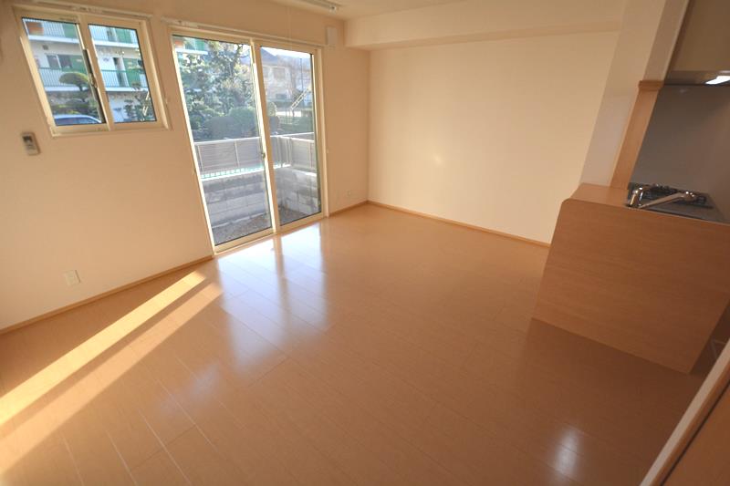 居室・リビング　２面採光の明るいお部屋です。