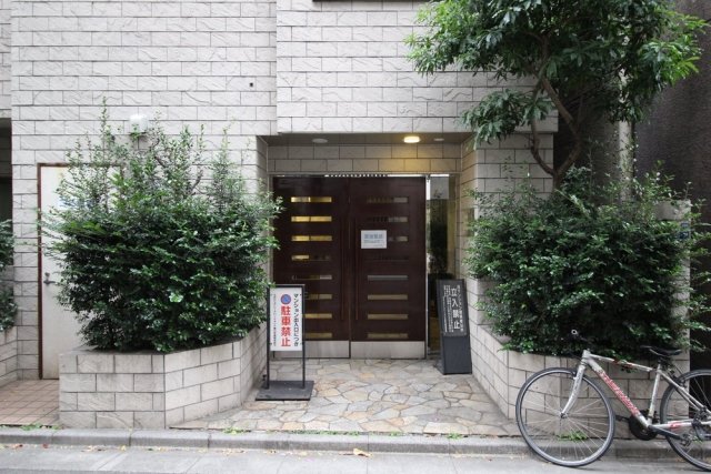 エントランス　清潔なエントランスです