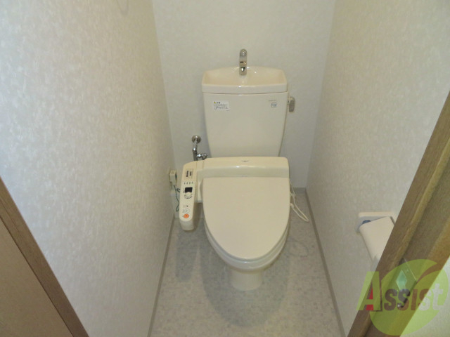 トイレ　ウォシュレット機能がついたトイレです。安心して使用できます。