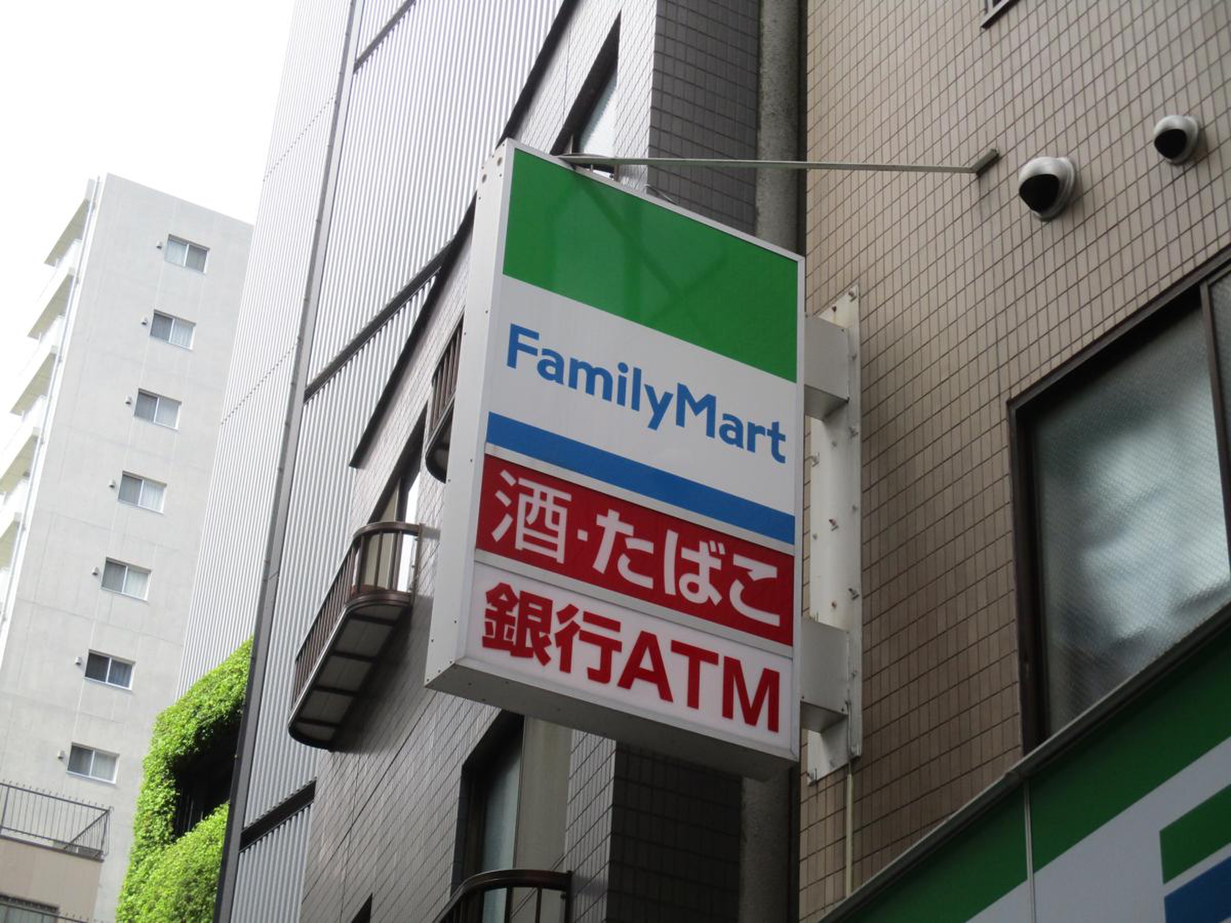 コンビニ　ファミリーマート（コンビニ）まで29m