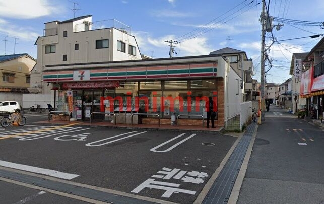 コンビニ　セブンイレブン摂津香露園店（コンビニ）まで260m