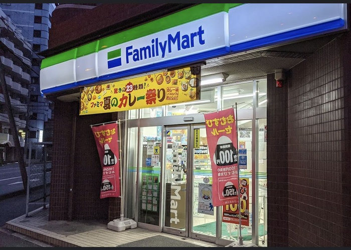 コンビニ　ファミリーマート（コンビニ）まで350m