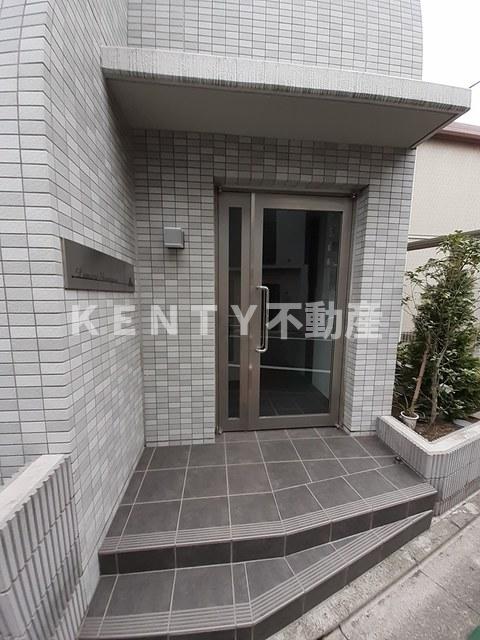 エントランス　落ち着いたエントランスです